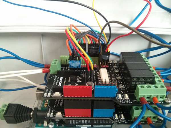Arduino prototipo collegamenti fili elettrici colorati